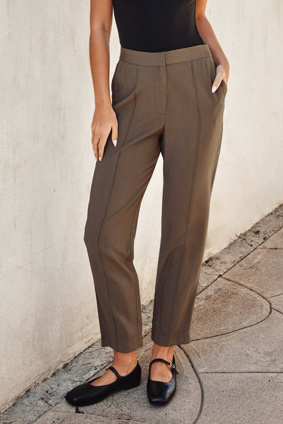 Front Seam Tapered Trousers
